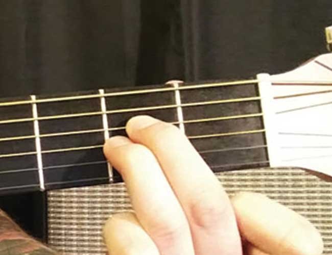 Example of an Easy Guitar Chord for Beginners.